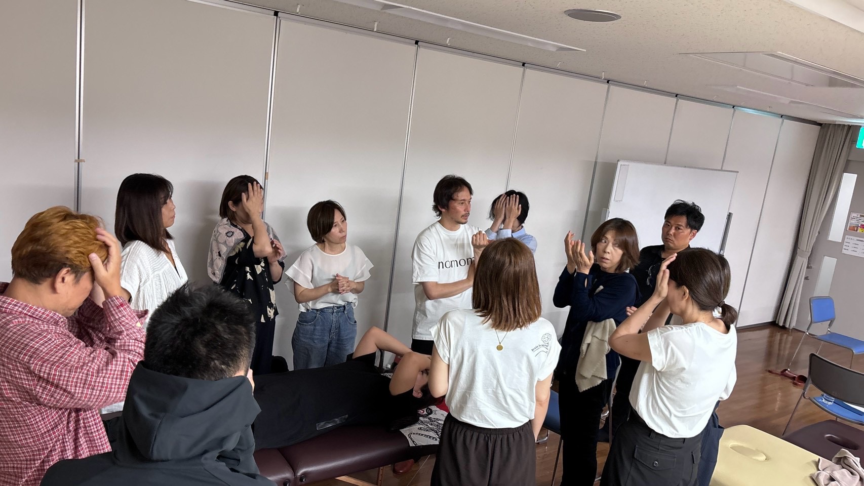 脳もみフォローアップセミナーで実技を伝える認定講師 吉田幸史